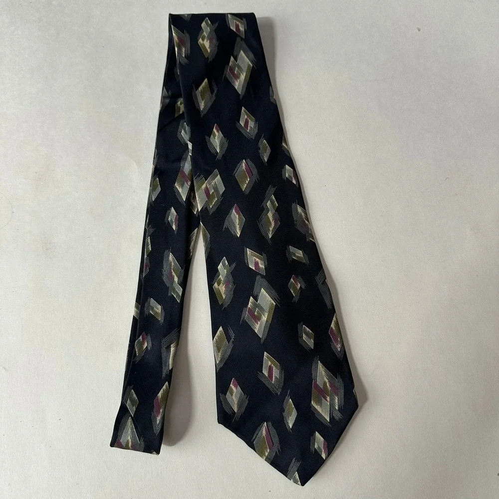 Surrey Mens Silk Necktie Tie Navy Blue Geometric Diamond Print Made in USA